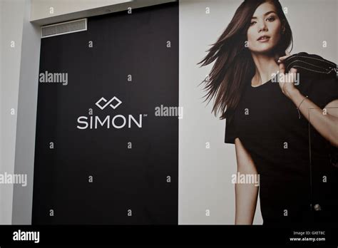 INDIANAPOLIS - CIRCA OCTOBER 2015: Simon Property Group Logo in a Mall ...