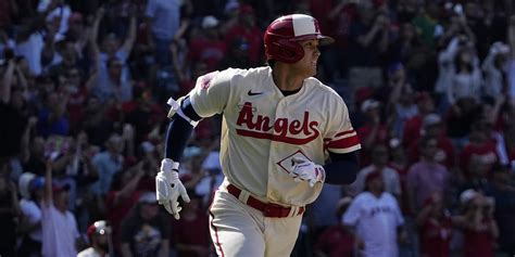 Shohei Ohtani nearly homers to complete cycle