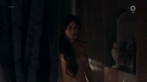 Naked Unknown In Der Puppenspieler