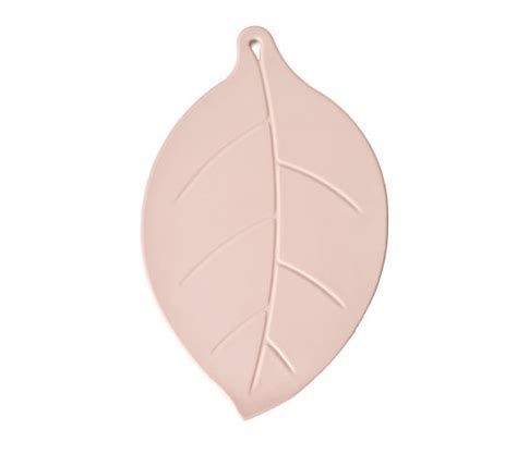 Dessous de plat Manique en silicone rose pâle designdecollection fr