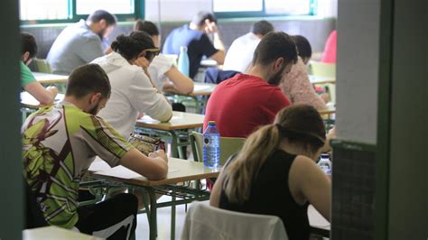 Casi 21 000 personas se han inscrito en las oposiciones de educación en