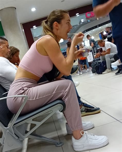 Sexy Airport Brunette In Jogging Pants Ass Forum