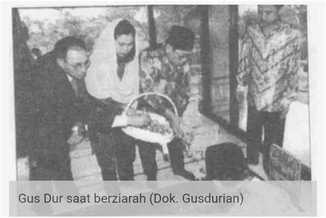 Kebiasaan Gus Dur Berlama Lama Di Kuburan Saat Ziarah Ke Makam Wali