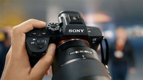 Sony A7r Iii Hands On Preview And 24 105 F 4 G Youtube