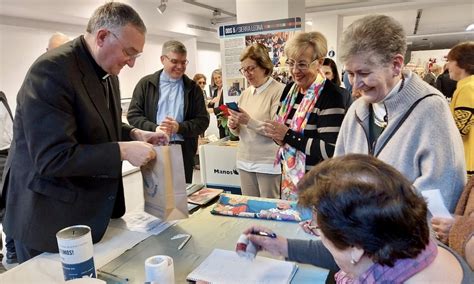 Manos Unidas Anima A Visitar Su Tradicional Y Solidario Mercadillo