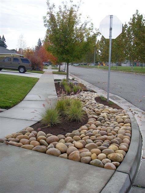 Stunning Design Ideas For The Median In Roads - Engineering Discoveries | Front yard landscaping ...