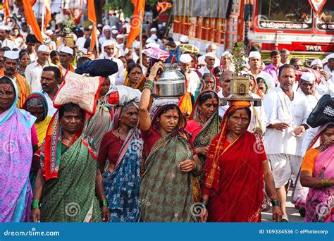 Pilgrims Walking, Pandharpur Wari Yatra 2017, Pune , Maharashtra ...