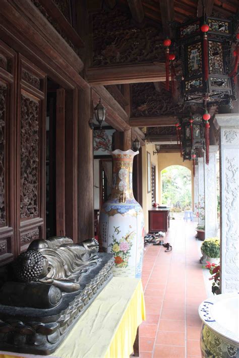 The World Tastes Good: Visiting Temples in Hanoi During Tet (Part 2)