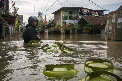 Foto Water Treatment Disediakan Untuk Pasok Air Bersih Bagi Korban