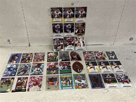 ASSORTED FOOTBALL SPORTS CARDS - Isabell Auction