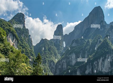 Vista desde el teleférico la montaña tianmen Zhangjiajie Hunan