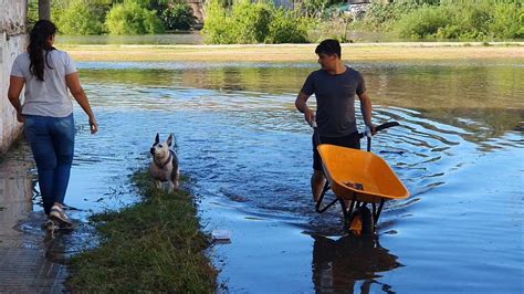 Inundaciones desplazan familias y prevén que el río Uruguay siga