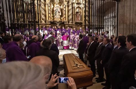 El Cardenal Amigo Vallejo Ya Descansa En La Catedral De Sevilla