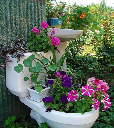 15 Unusual Flower Beds And Container Ideas For Beautiful Yard Landscaping