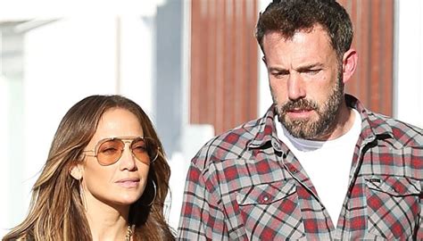 Heres How Jennifer Lopez Reacted To Ben Affleck Viral Grammy Memes