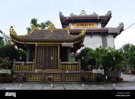 old traditional temple in Ho Chi Minh city, vietnam Stock Photo - Alamy