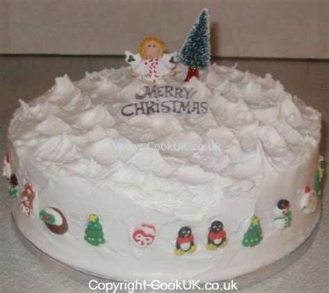 Ice a Christmas Cake the traditional method. Fully illustrated with photos