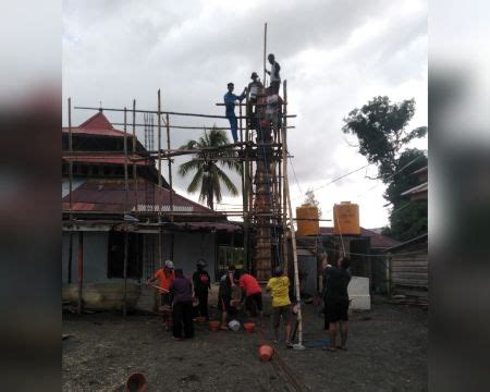 Masyarakat Desa Dongin Gotong Royong Lakukan Pengecoran Empat Tiang