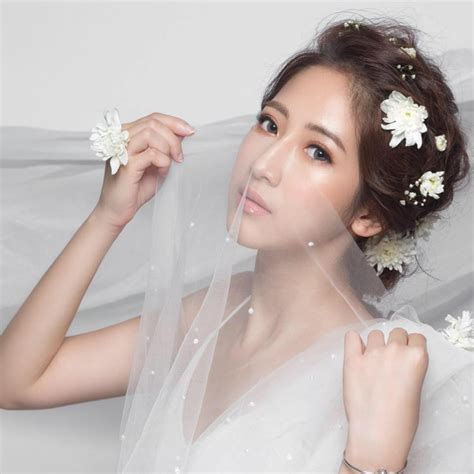 Chân dung Hoàng Thùy Linh 9X thay thế hot girl Trâm Anh trong phim Siêu quậy