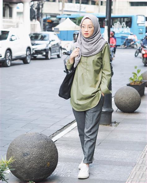 Outfit Baju Hijab Casual Untuk Perempuan Gemuk Ala Selebgram 2018 Sneakers Kets Putih Pashmina