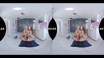 Blonde Meets Brunette In Pissy Pussy Licking Virtual Porn XVIDEOS