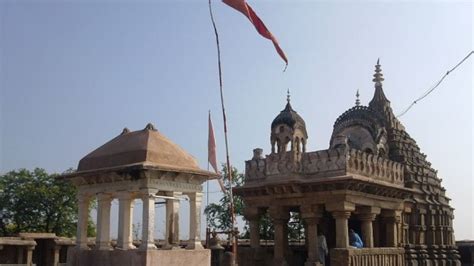 Chausath Yogini Temple - Khajuraho | Chausath Yogini Temple Photos, Sightseeing -NativePlanet