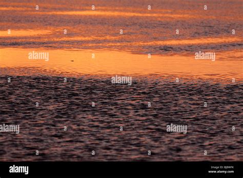 Aguas con puesta de sol fotografías e imágenes de alta resolución Alamy