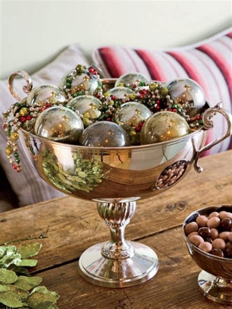 55 Beautiful Christmas Centerpieces - DigsDigs