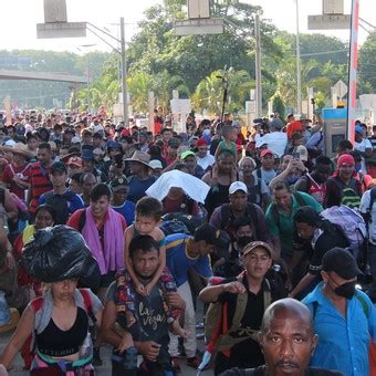 Foto crece la caravana de migrantes en su avance por el sur de México