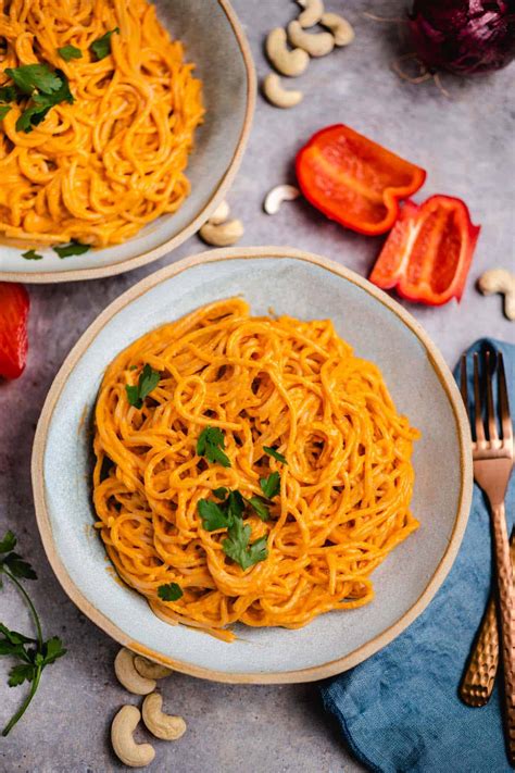 Pasta With Roasted Red Bell Pepper Sauce — Vegane Vibes