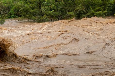 Se Repite La Tragedia En Jalisco Se Desborda R O En Autl N Y Deja A Su