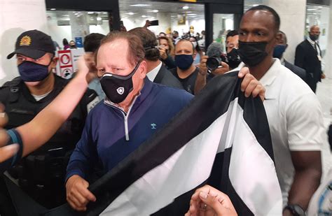 Festa Da Torcida Do Botafogo Investidor John Textor Desembarca No