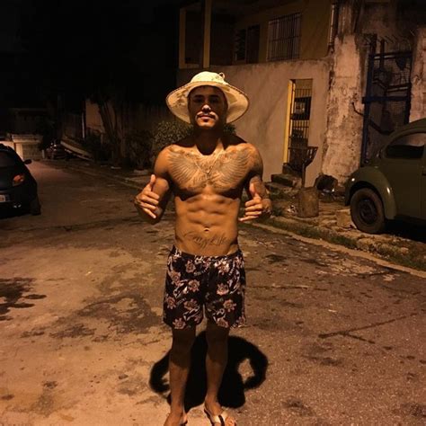 Mc Livinho Surpreende F S Ao Postar Fotos Antigas Compare Quem