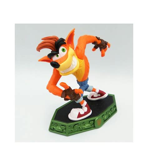 CRASH BANDICOOT