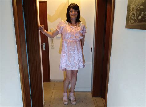 Rosa Satin Kleid 13 Nude Pics XHamster