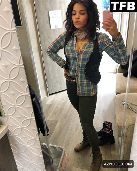 PAOLA LAZARO Nude AZNude