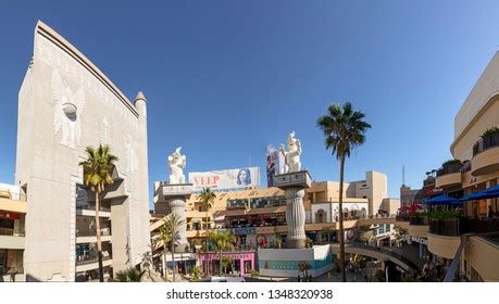 16 Queens plaza shopping centre Images, Stock Photos & Vectors ...