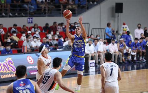 Paul Lee Catches Fire Vs Meralco As Magnolia Nears Playoff Incentive Gma News Online