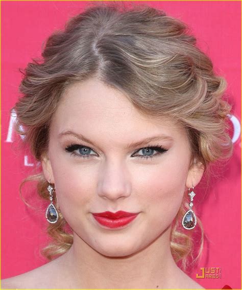 Taylor Swift Pink Lipstick