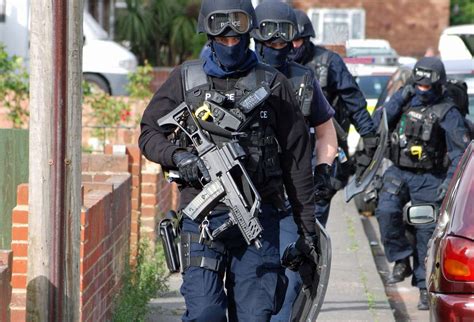 Armed police in Suffolk Road, Dartford, after robbery