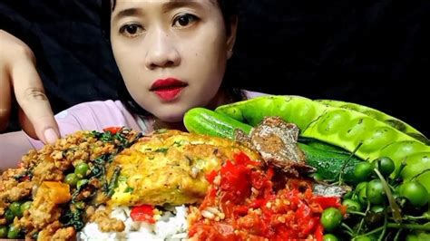 Sederhana DADAR TELUR IKAN ASIN ONCOM LEUNCA SAMBAL LALAPAN PETE