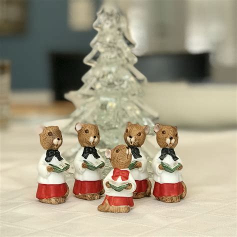 5 Rare Vintage ENESCO Miniature Ceramic Christmas Caroling Mice | Vintage christmas, Christmas ...