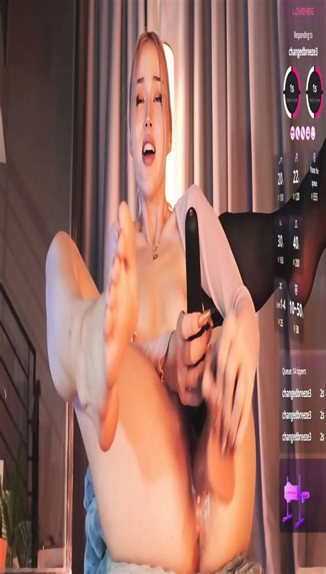 Chia Loves Her Dildo