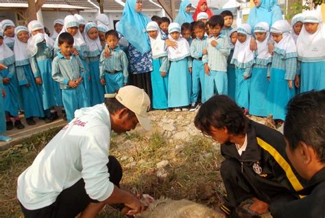 Qurban Berserikat Siswa Sekolah Attaubah Institute