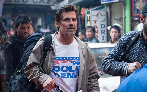 Josh Brolin as Beck Weathers | Everest movie in cinemas 18 Sept | Foto | Astro Awani