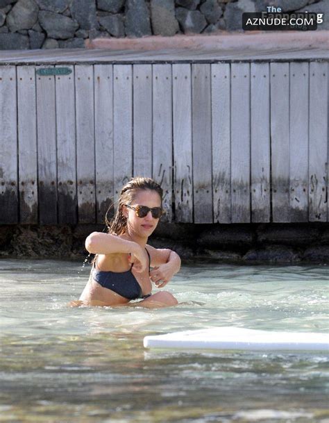 Jessica Alba Hot And Sexy Photos Collection AZNude
