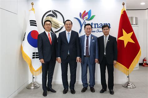 VNATs Chairman Nguyen Trung Khanhs Visit To Vietnam Tourism Promoting