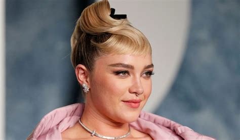 Florence Pugh w krótkich spodenkach na Oscarach 2023 Zeberka