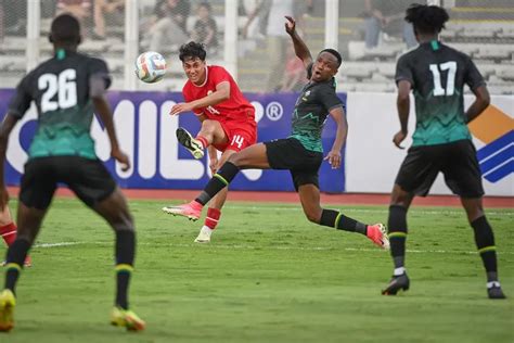 Jelang Timnas Indonesia Vs Irak PSSI Tinjau Rumput Stadion GBK Erick