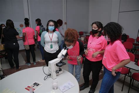 Evento Meninas Baianas na Ciência inspira estudantes de colégios